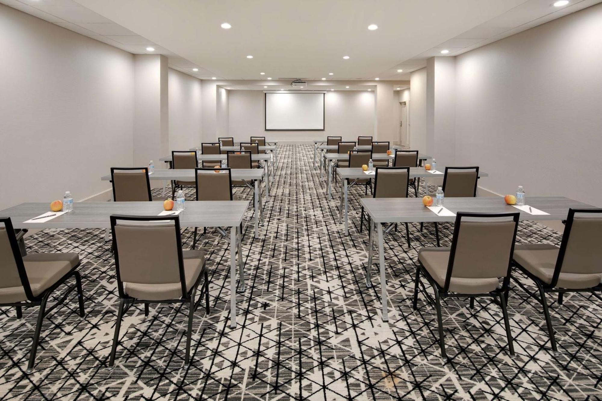 Embassy Suites By Hilton Atlanta Perimeter Center Sandy Springs Exterior photo