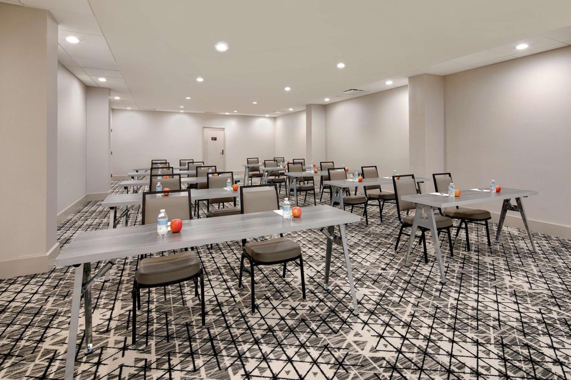 Embassy Suites By Hilton Atlanta Perimeter Center Sandy Springs Exterior photo