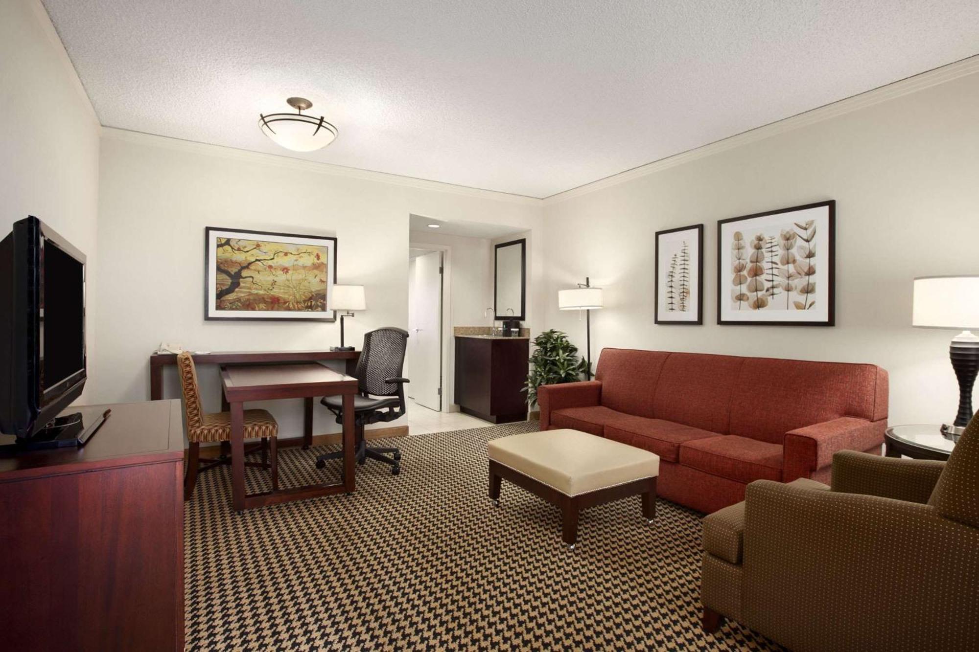 Embassy Suites By Hilton Atlanta Perimeter Center Sandy Springs Exterior photo