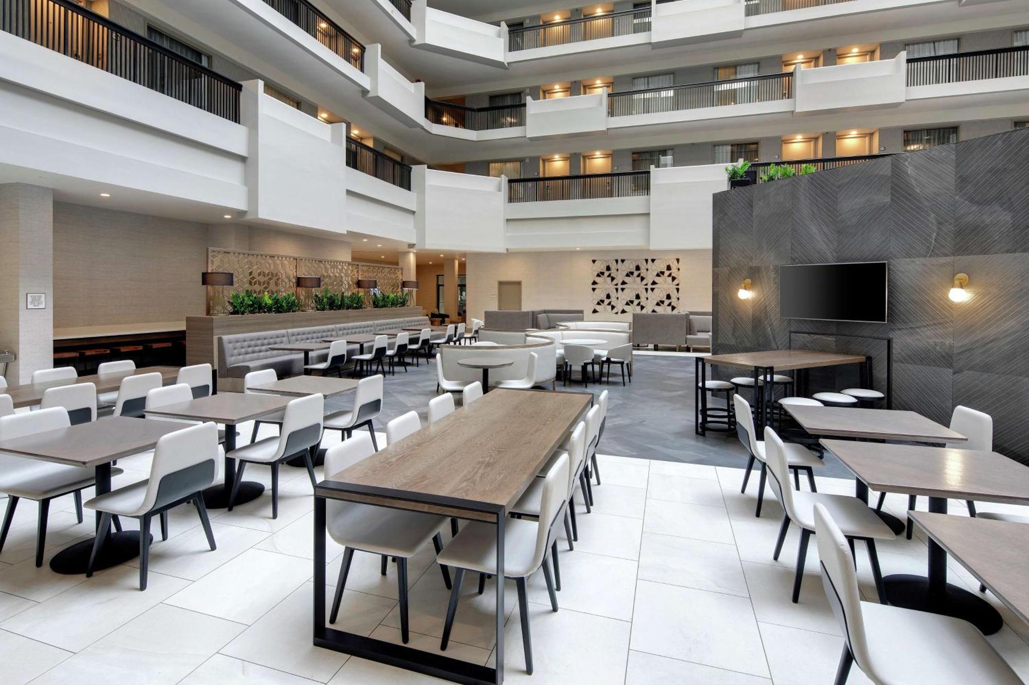 Embassy Suites By Hilton Atlanta Perimeter Center Sandy Springs Exterior photo